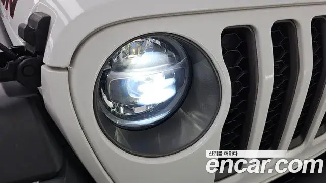 Jeep Gladiator 2021 — Photo 28/35