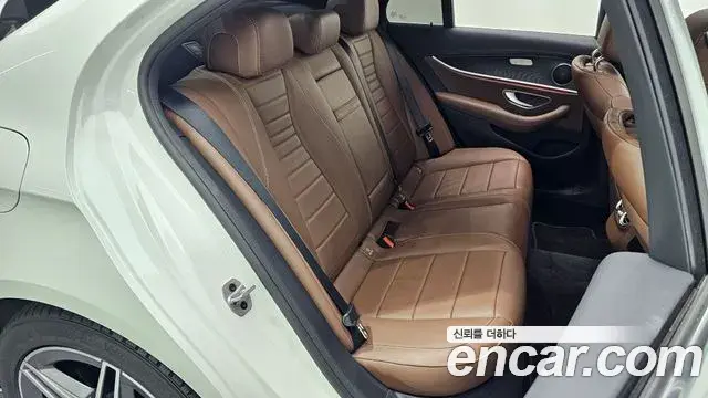 Mercedes-Benz E-Class 2023 — Фото 11/20