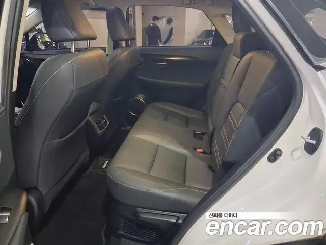 Lexus NX300h 2018 — Şəkil 9/20