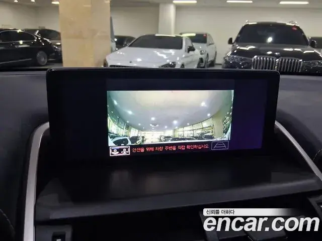 Lexus NX300h 2018 — Şəkil 14/20