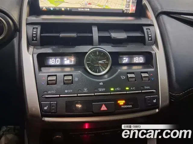 Lexus NX300h 2018 — Şəkil 15/20