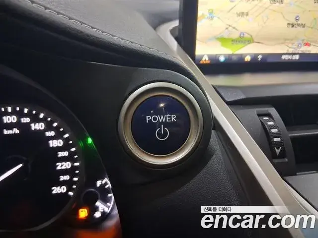 Lexus NX300h 2018 — Şəkil 16/20