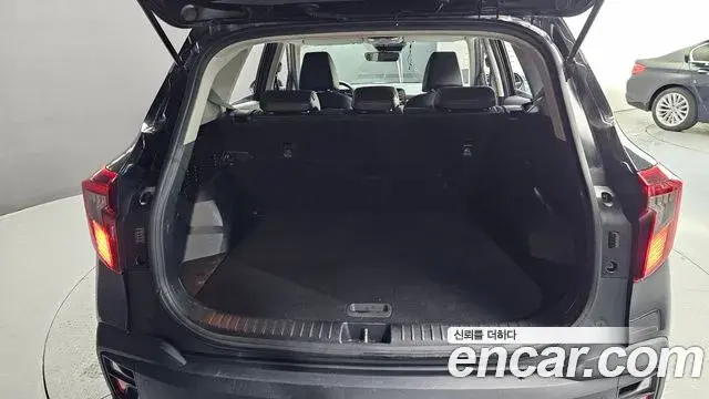 Kia Seltos 2023 — Şəkil 17/20