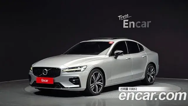 Volvo S60 2022 — Фото 1/20