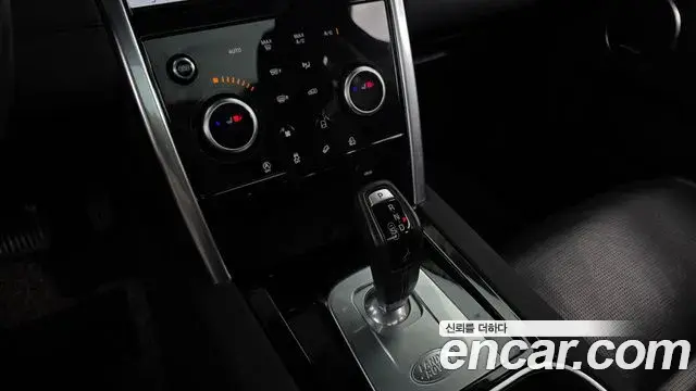 Land Rover Discovery Sport 2020 — ფოტო 17/20