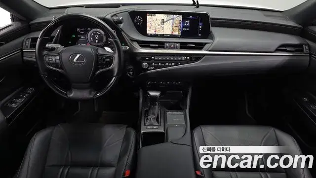 Lexus ES300h 2021 — ფოტო 16/20