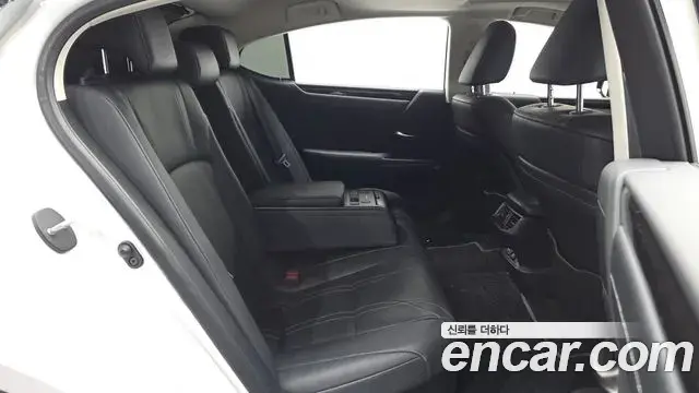 Lexus ES300h 2021 — ფოტო 5/20