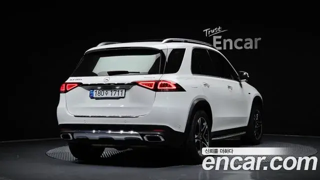 Mercedes-Benz GLE-Class 2021 — Photo 2/20