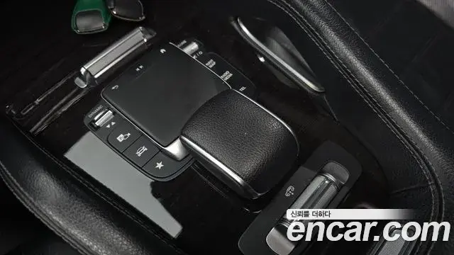 Mercedes-Benz GLE-Class 2021 — Photo 18/20