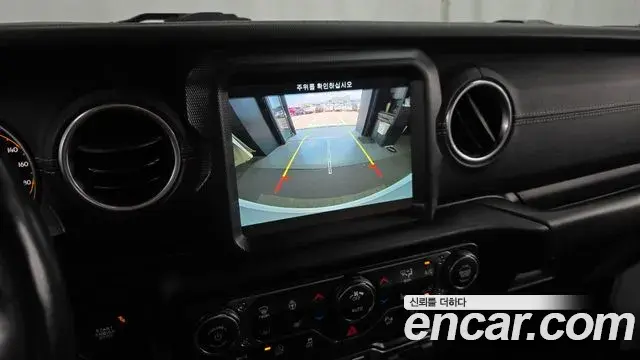 Jeep Wrangler 2019 — Photo 30/31