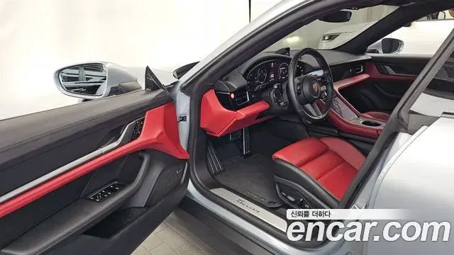 Porsche Taycan 2025 — Photo 14/20
