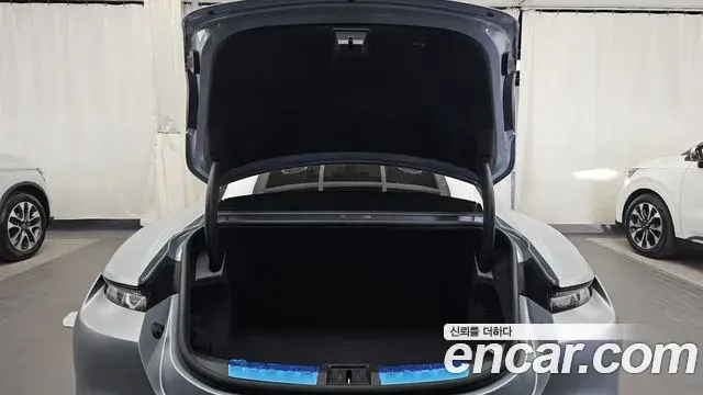 Porsche Taycan 2025 — Photo 10/20