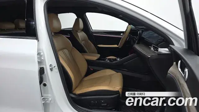 Kia K5 2023 — Şəkil 28/34