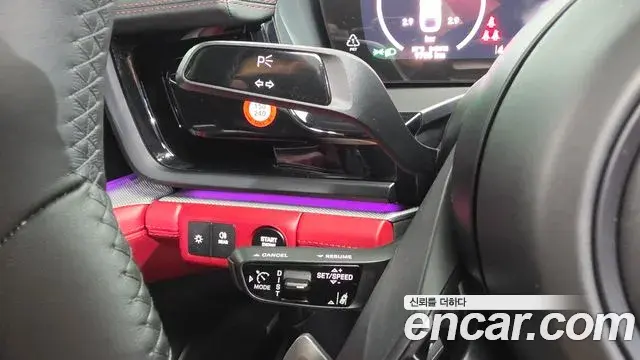 Porsche Panamera 2025 — ფოტო 28/40