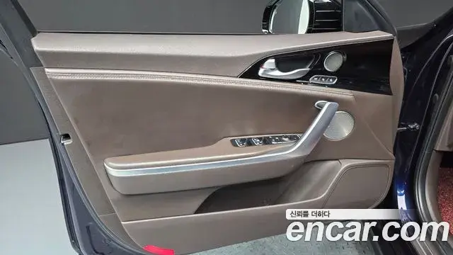 Kia Stinger 2018 — ფოტო 17/35