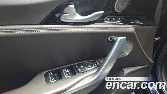 Kia Stinger 2018 — ფოტო 4/35