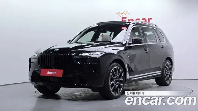 BMW X7 2025 — Фото 1/20