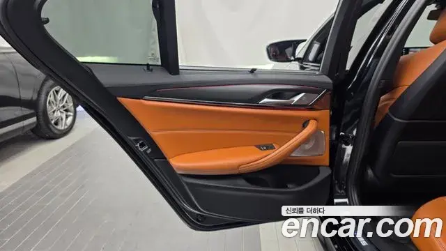 BMW M5 2019 — ფოტო 26/34