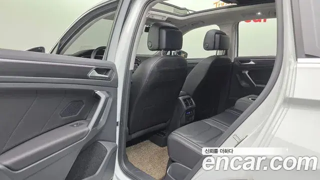 Volkswagen Tiguan 2022 — ფოტო 21/30