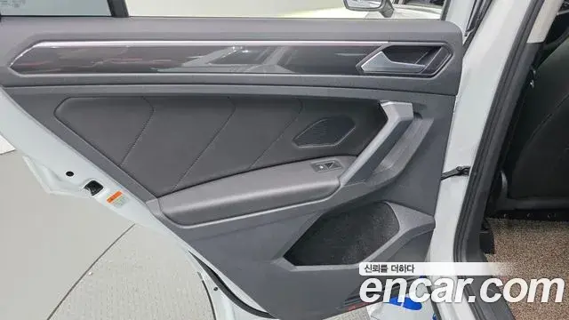 Volkswagen Tiguan 2022 — ფოტო 24/30
