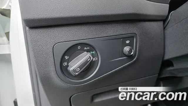 Volkswagen Tiguan 2022 — ფოტო 29/30