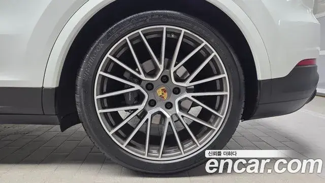 Porsche Cayenne 2021 — Photo 31/34