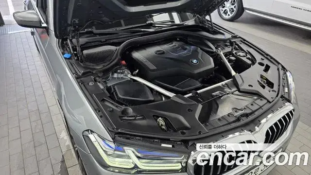 BMW 5 Series 2023 — ფოტო 6/35