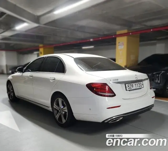 Mercedes-Benz E-Class 2018 — Photo 6/13
