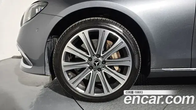 Mercedes-Benz E-Class 2021 — Фото 4/20