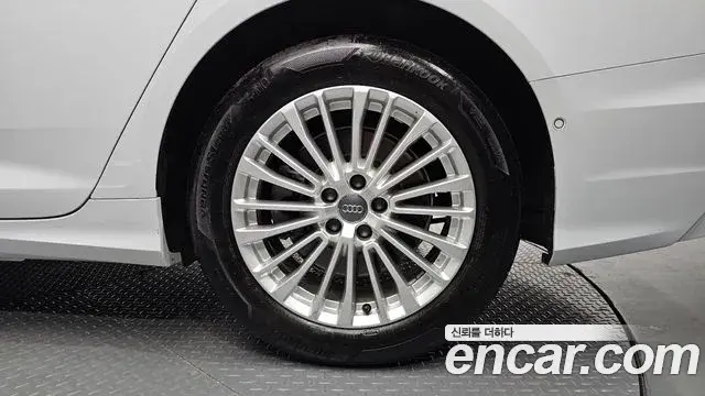 Audi A6 2019 — ფოტო 32/33