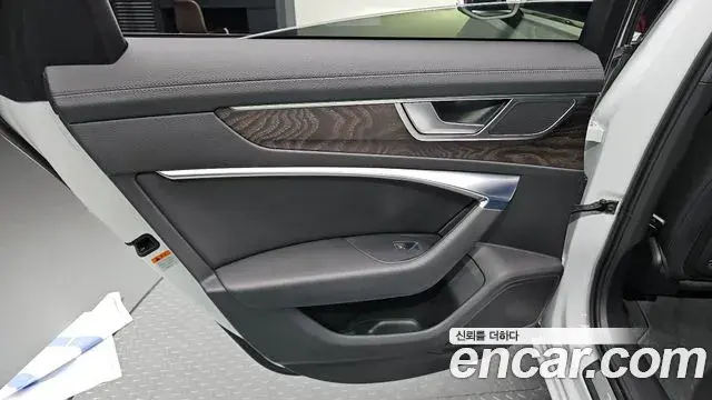 Audi A6 2019 — ფოტო 28/33