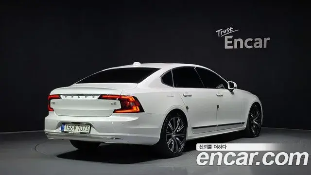 Volvo S90 2022 — ფოტო 23/33