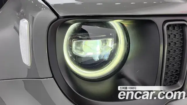 Jeep Renegade 2021 — ფოტო 24/35