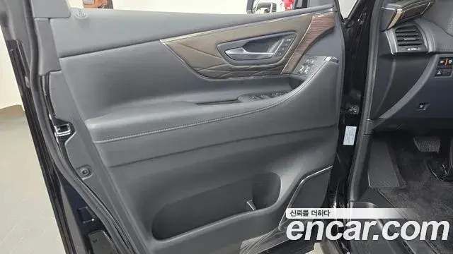 Toyota Alphard 2025 — Şəkil 28/34