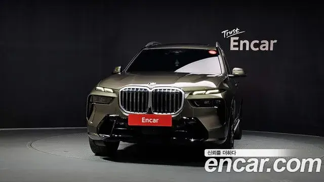 BMW X7 2023 — ფოტო 31/37