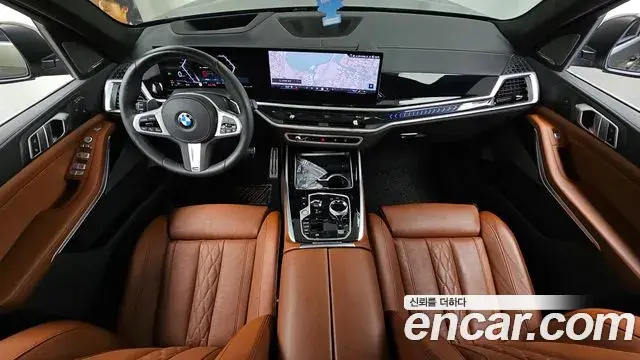 BMW X7 2023 — ფოტო 28/37