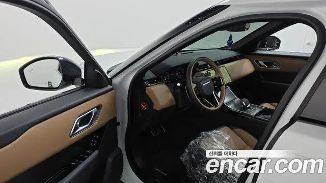 Land Rover Range Rover Velar 2024 — Şəkil 15/20