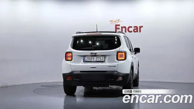 Jeep Renegade 2022 — ფოტო 18/20