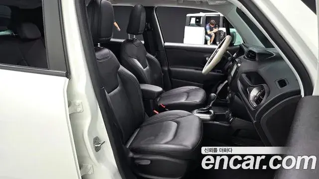 Jeep Renegade 2022 — ფოტო 16/20