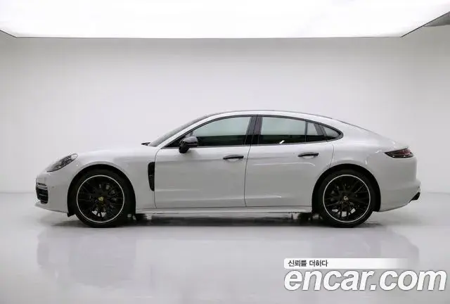 Porsche Panamera 2020 — Photo 1/20