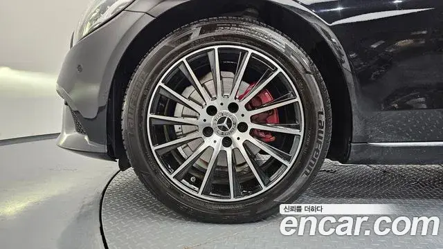 Mercedes-Benz C-Class 2019 — Photo 31/32