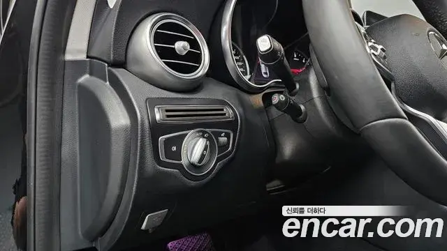 Mercedes-Benz C-Class 2019 — Photo 26/32
