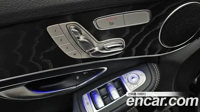 Mercedes-Benz C-Class 2019 — Photo 10/32