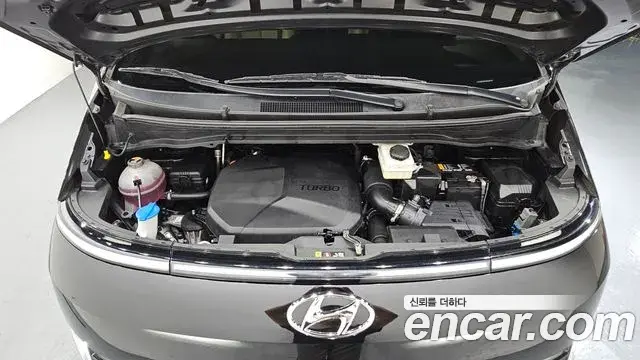 Hyundai Staria 2022 — Photo 6/20