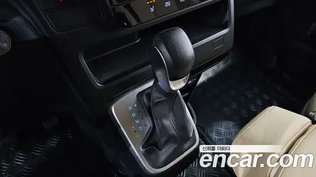 Hyundai Staria 2022 — Photo 9/20