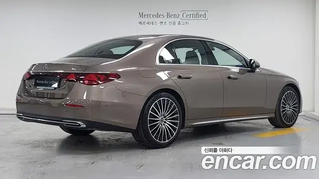 Mercedes-Benz E-Class 2025 — Photo 14/18