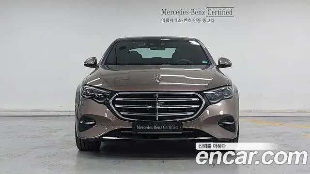 Mercedes-Benz E-Class 2025 — Photo 1/18