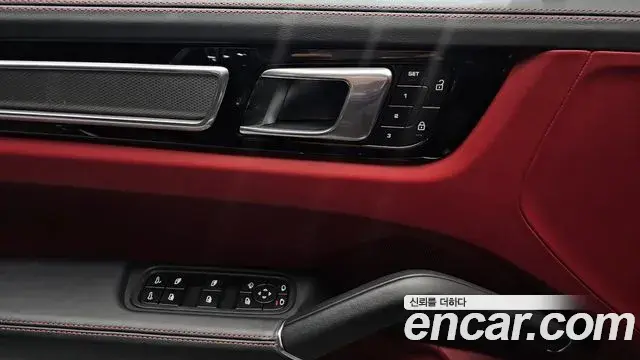 Porsche Cayenne 2022 — Photo 9/32