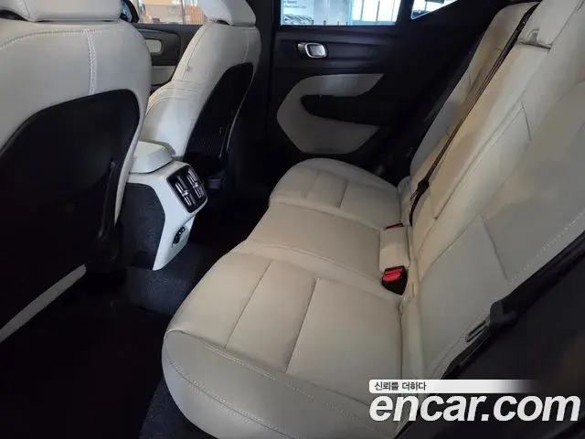 Volvo XC40 2026 — Şəkil 18/20
