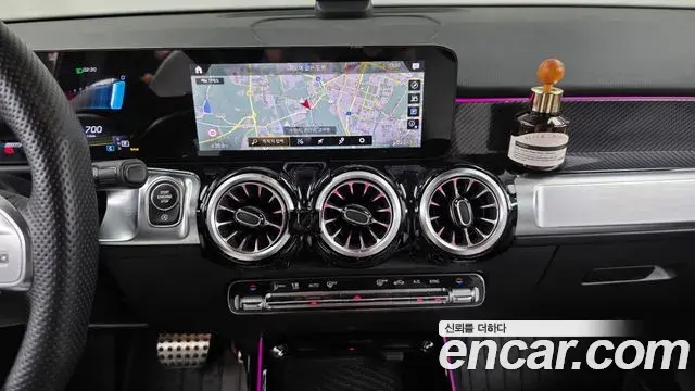 Mercedes-Benz GLB-Class 2022 — ფოტო 14/20